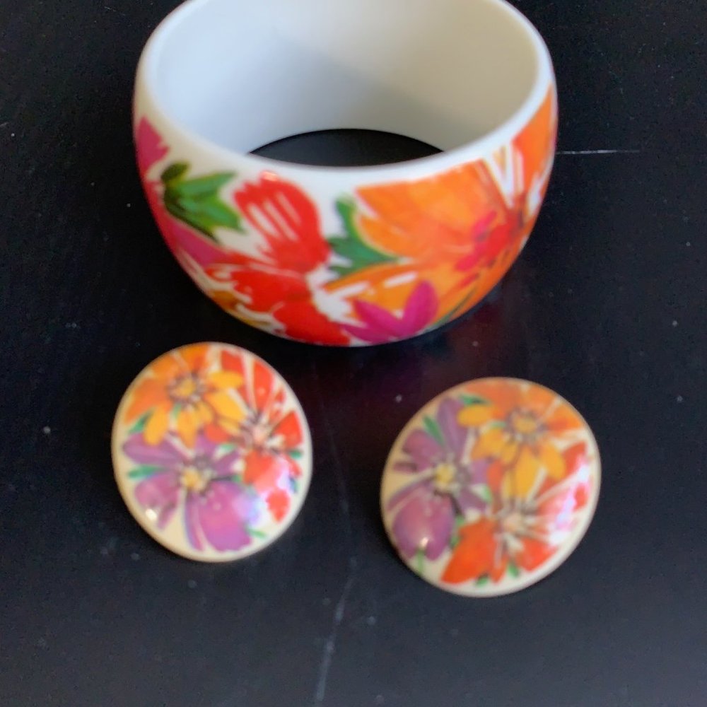 Avon Bracelet & Earrings Set